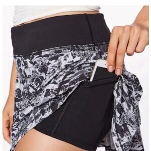 Lululemon Circuit Breaker Skirt II Regular13”Interlaced Alpine White Black Sz 12